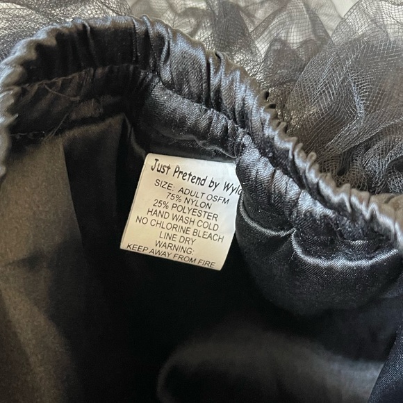 Layered Tool Skirt in Black - Picture 4 of 4